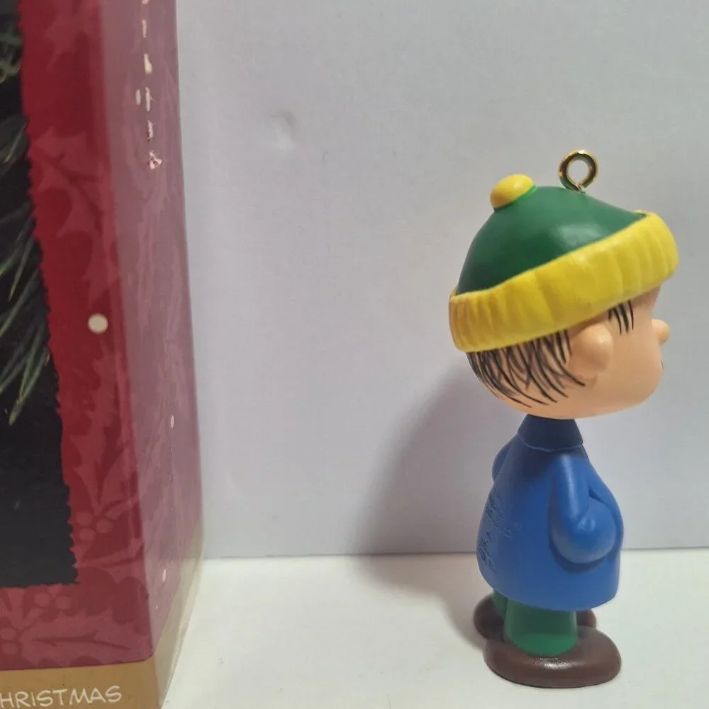 Hallmark Keepsake Ornament Linus Peanuts Charlie Brown Christmas 30th Anniv - Picture 9 of 13